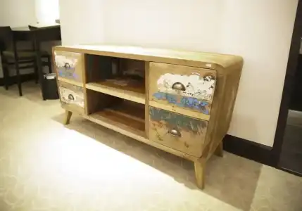 1825 Gallery - 102