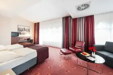 Premier Inn Köln City Mediapark - 77