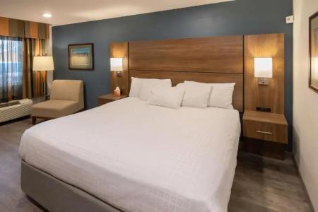 Best Western Plus Clocktower Inn - 44