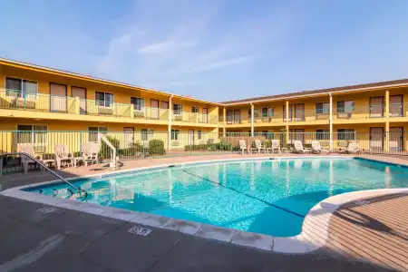 Quality Inn & Suites near Downtown Bakersfield - 16