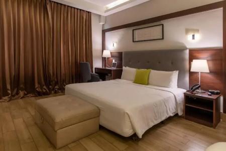 Weston Suites & - 81