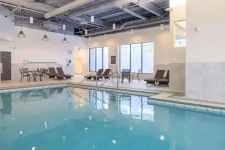 DoubleTree by Hilton Calgary North - 14