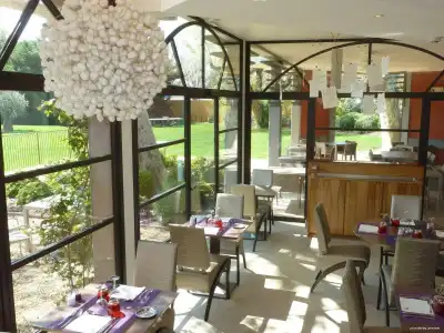Best Western Plus Le Lavarin - 22