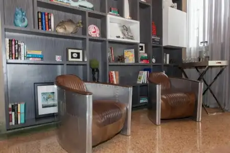 Lincoln Arms Suites - 10