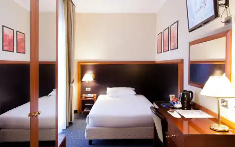 Garner Rome Aurelia by IHG - 8