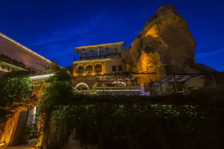 Roma Cave Suite - 1