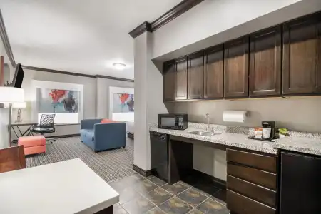 Hawthorn Suites by Wyndham Lubbock - 26
