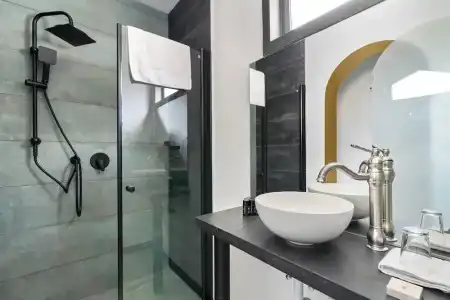 Helios Boutique Suites by la Finca - 6