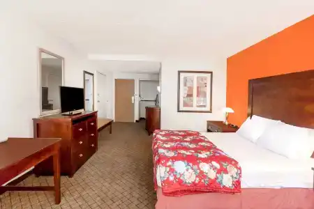 Ramada Lansing and Conference Center - 6