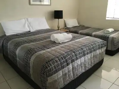 Burleigh Palms Holiday Apartments - 2