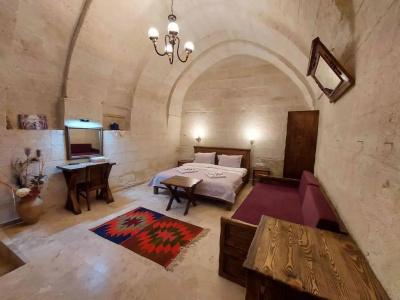 Armesos Cave - 12