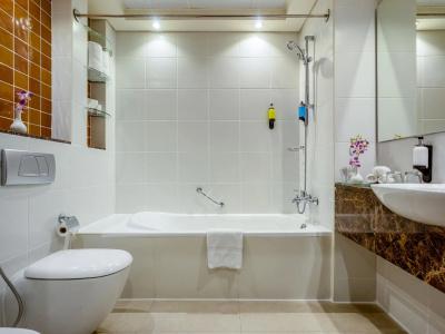 Flora Creek Deluxe Apartments Dubai - 9
