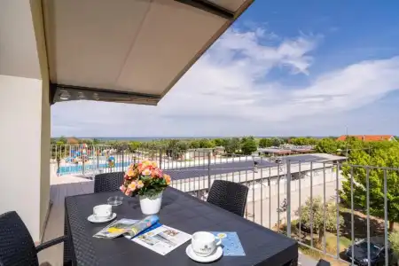 Club Del Sole Stork Family Collection - 177