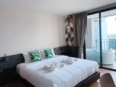 Sky Wave Patong - 90