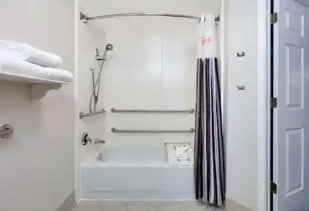 La Quinta Inn & Suites by Wyndham Dallas North Central - 8