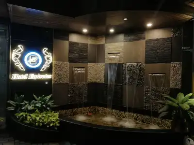 Emirates - 18