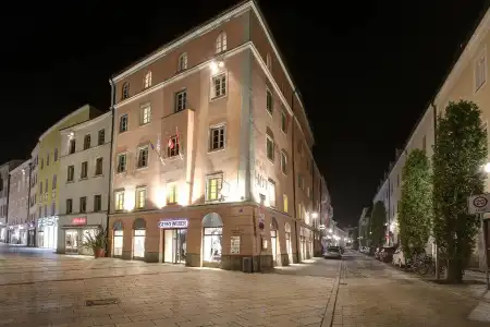 Premier Inn Passau Weisser Hase - 0