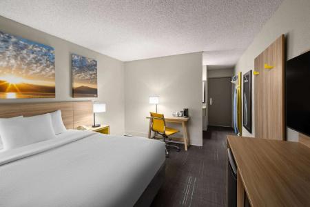Days Inn & Suites by Wyndham Bozeman - 5