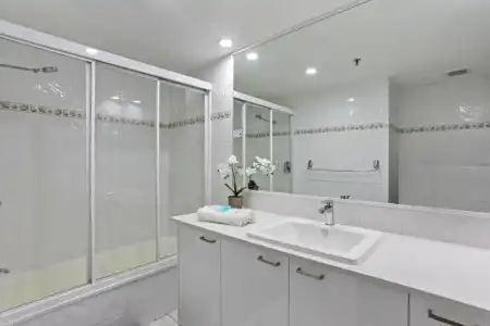 Gemini Court Holiday Apartments - 6