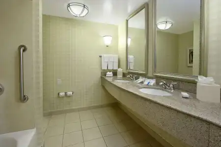 Hilton Garden Inn Sonoma County Airport - 9
