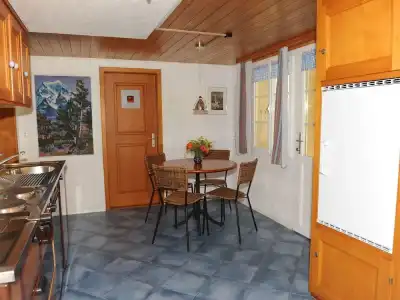 Mountain Chalet With Garden & Parking in Grindelwald - 9