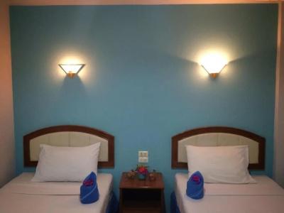 J Holiday Inn - 19