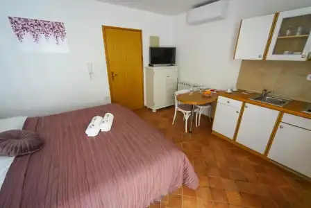 Apartments and Rooms Degra - 116