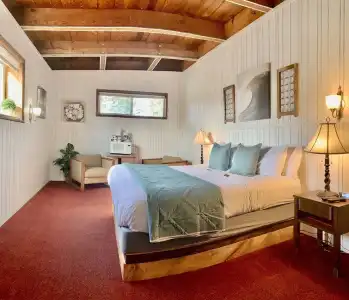 Breakers Boutique Inn - 2