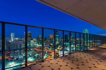 W Dallas - 42