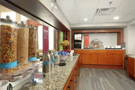 Hampton Inn & Suites Barrie - 30