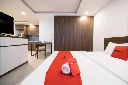 RedDoorz Premium near Hang Xanh - 25