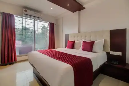 OYO 71452 Malad Grand - 24
