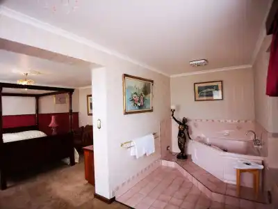 Motel Mayfair on Cavell - 87