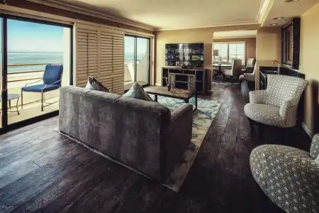 The Waterfront Beach Resort, A Hilton - 283