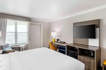 Comfort Inn & Suites Galveston Central Island near Pier - 45