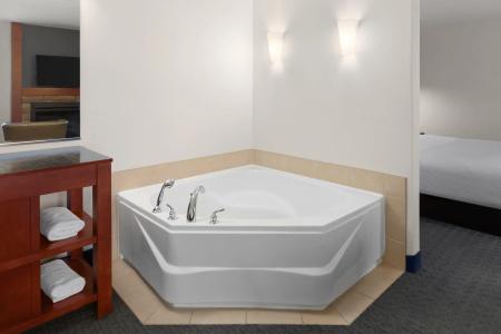 Super 8 by Wyndham Trois-Rivieres - 45