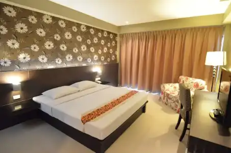 Welcome Plaza - 94