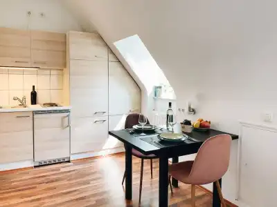 Melter & Apartments - a Neighborhood - 21