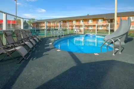 Motel 6 Lethbridge, AB - 14
