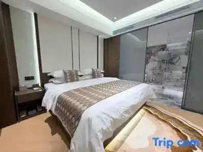 Kunming Zhong Huang - 58