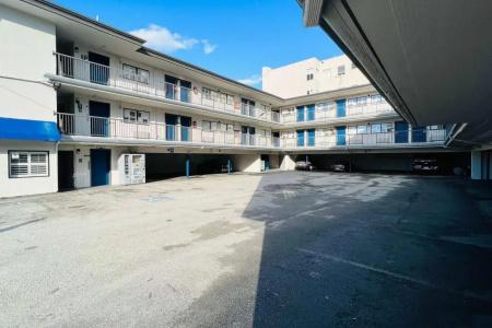 Van Ness Inn - 27
