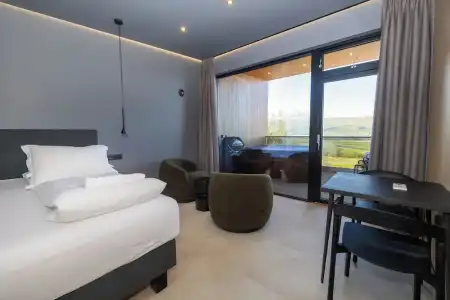 North Mountain View Suites - 3