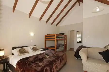 Big Five Motel - 42
