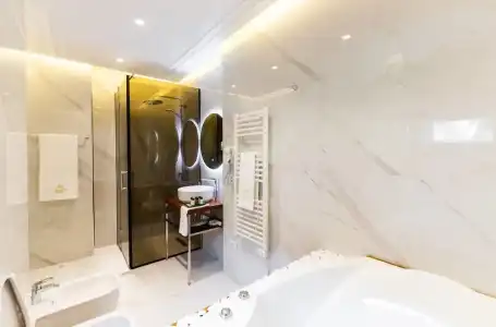 La Suite Boutique - 83