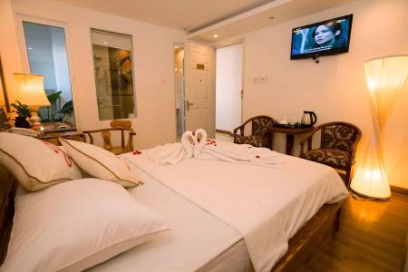 Rex and Apartment - 23