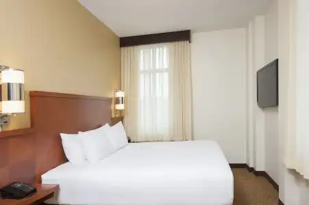 Hyatt Place Des Moines/Downtown - 14
