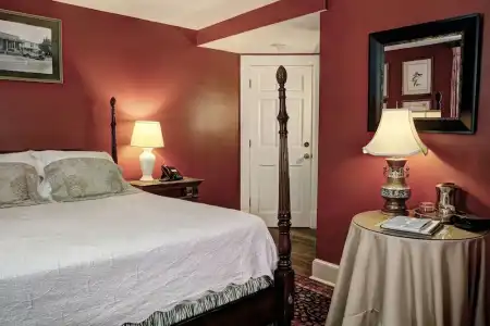 200 South Street Inn - 53