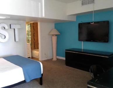 Desert Hills Motel - 44