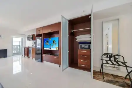 Strand Ocean Drive Suites - 76