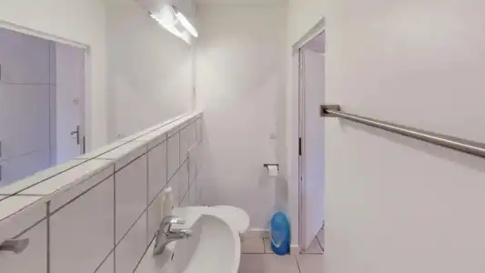 Unique Serviced Living at Airport Line - 58